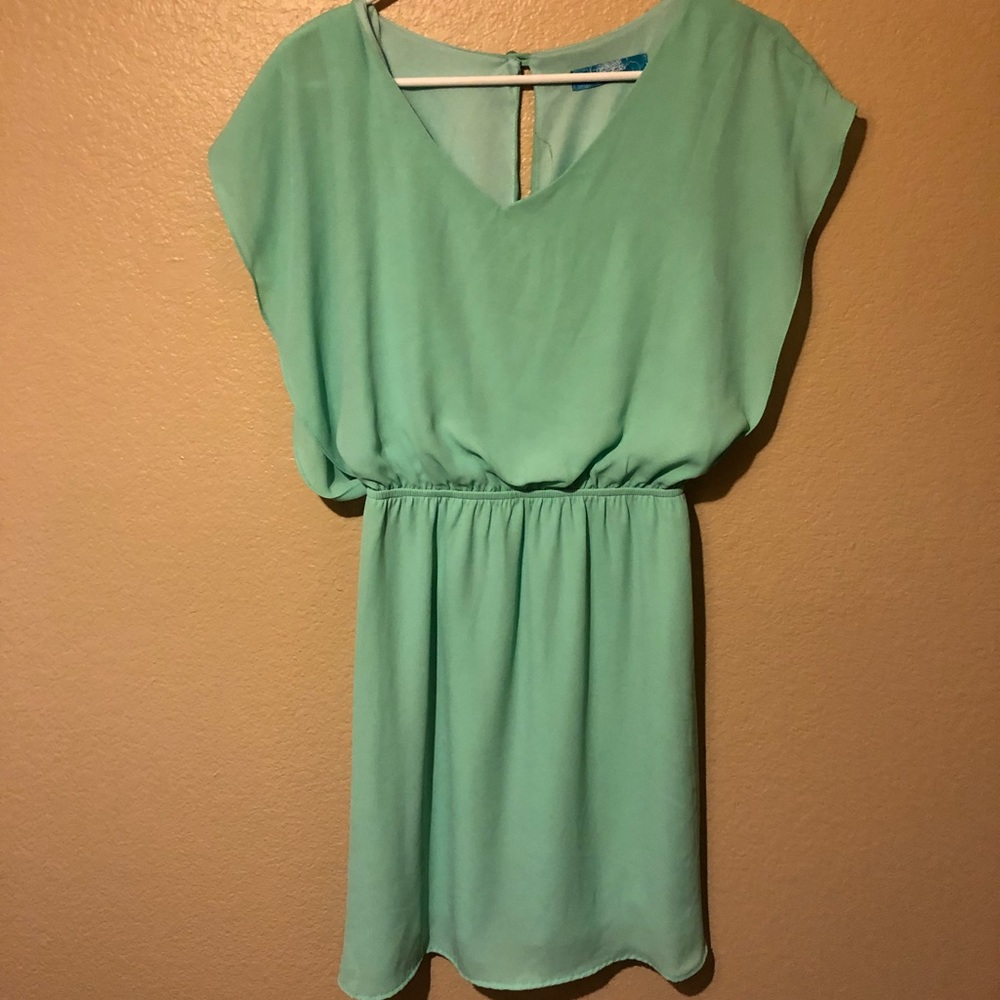 Sleeveless v-neck fit & flare dress